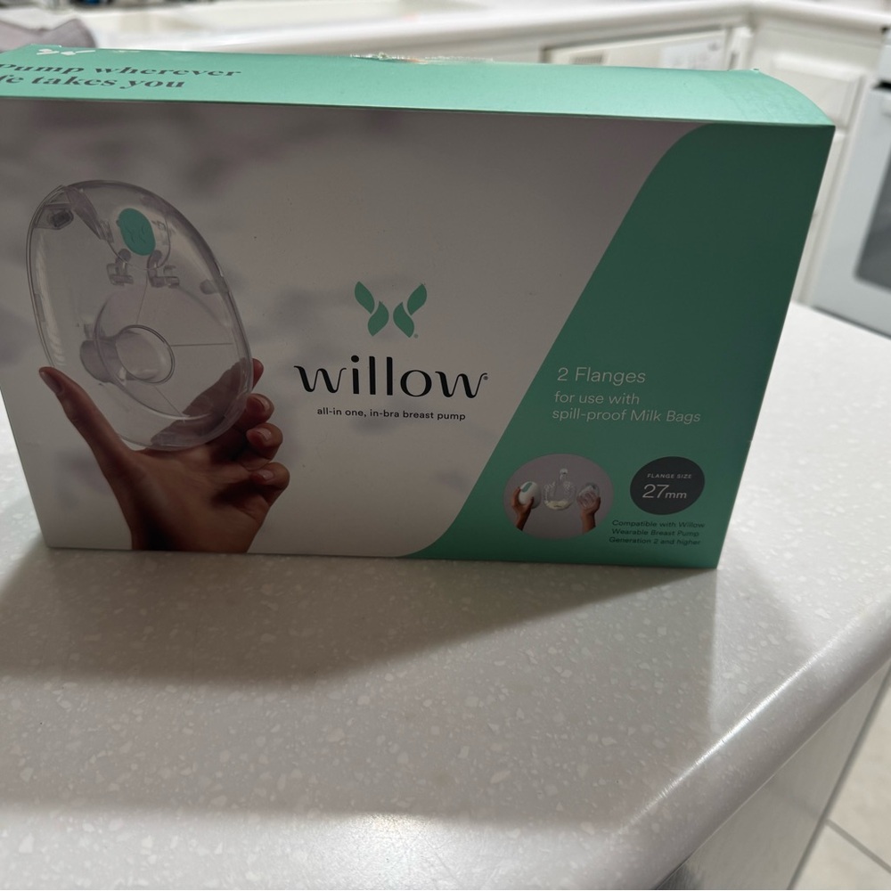Willow Green and White Breast Pump Accessories